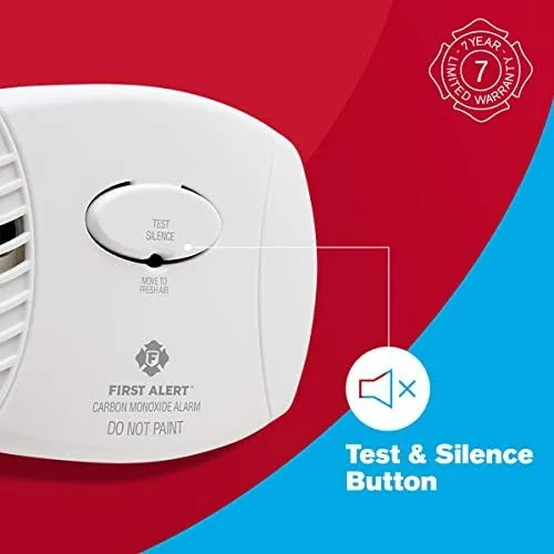 Another view of the FIRST ALERT CO605 Plug-in Carbon Monoxide Detector with Battery Backup