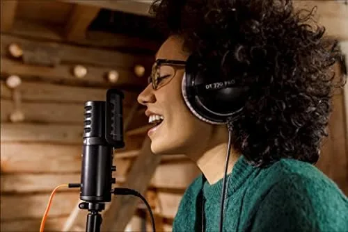 Close look at the beyerdynamic DT 770 PRO 80 Ohm Over-Ear Studio Headphones in build quality