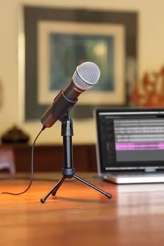 The Samson Q2U next to a typical USB condenser microphone