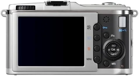 Close look at the Olympus PEN E-P1 12.3 MP Micro Four Thirds Interchangeable Lens build quality