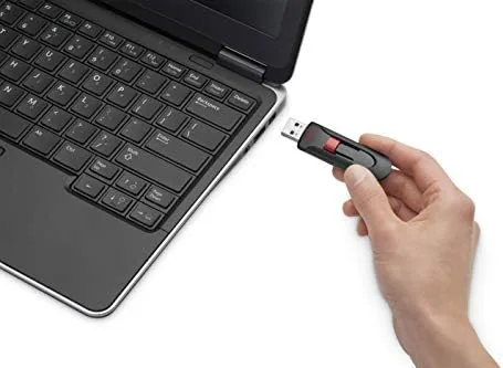 The Cruzer Glide hung on a keyring with other keys