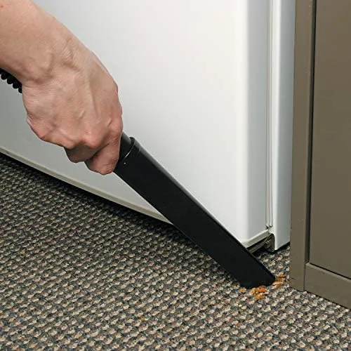 Close up of the tapered tip and wand connection on the crevice tool