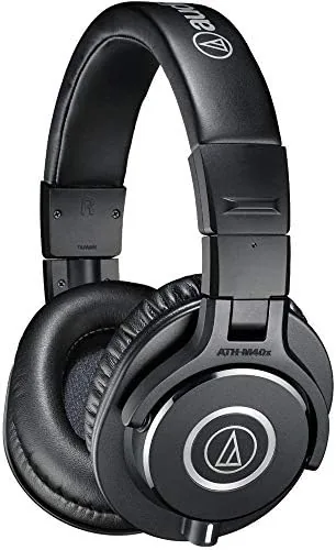 Close look at the swiveling ear cup and detachable jack of the M40x