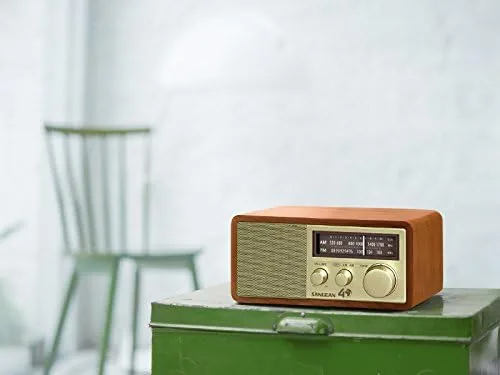 Close look at the Sangean WR-11SE AM/FM Table Top Radio 40th Anniversary Edition Walnut build quality