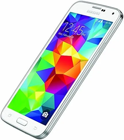 White Galaxy S5 next to a Galaxy S4 for size comparison