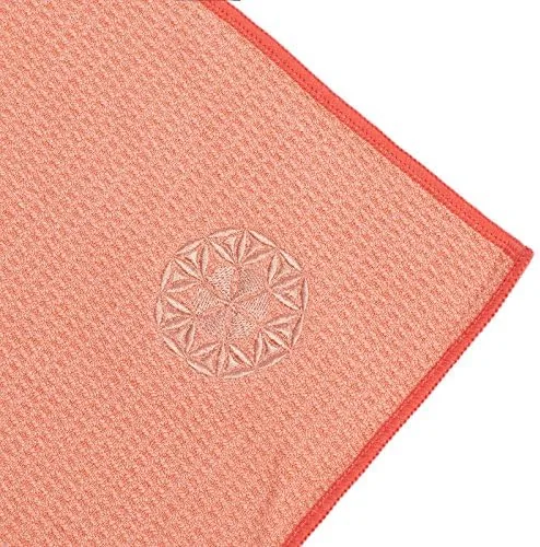 The Hot Yoga Towel - Mat-Sized, Microfiber, Super Absorbent, Anti-Slip, Injury in real use