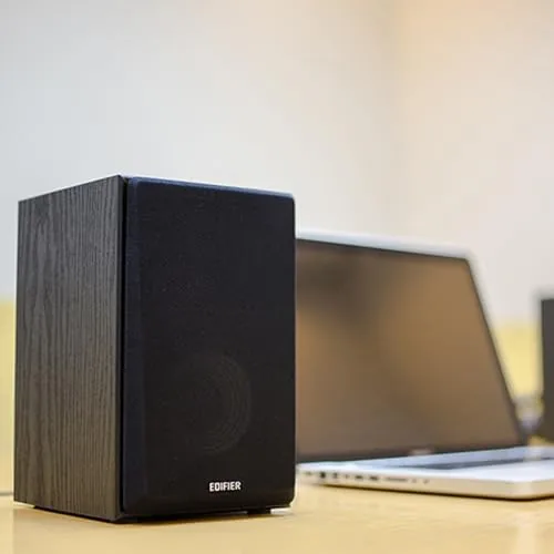 Another view of the Edifier R980T 4" Active Bookshelf Speakers - 2.0 Computer Speaker