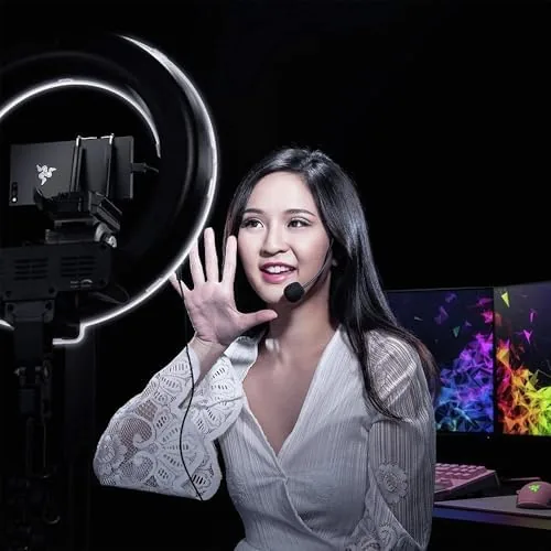 Razer Kiyo ring light glowing during a stream