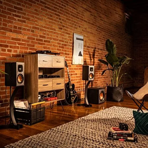 Close look at the Klipsch R-51M Bookshelf Speaker (Pair), Black build quality