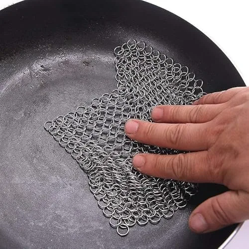 Close up of the chainmail links showing the weave pattern
