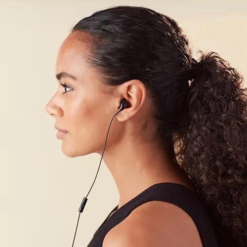 Detail shot of the Amazon Basics Wired Earbuds with Microphone, In-Ear Headphones, 3.5mm Jack features