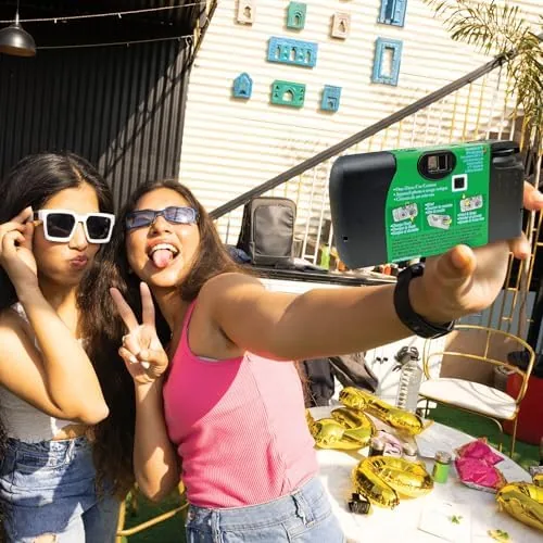 Another view of the Fujifilm QuickSnap Flash 400 Disposable 35mm Camera (1 Pack) Bonus