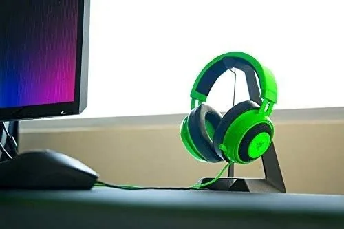 The retractable microphone extended from the ear cup of the Kraken Pro V2