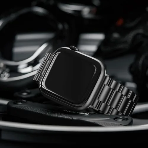 Close up of the stainless steel links and the clasp mechanism of the EPULY band