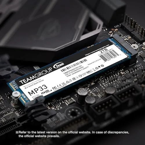 Close up of the TEAMGROUP MP33 controller and NAND chips on the board