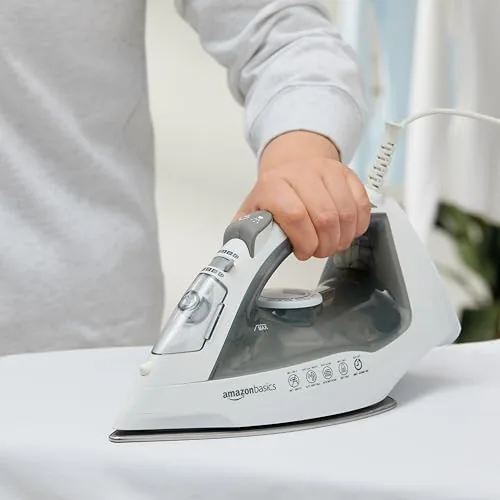 Testing the Amazon Basics Steam Iron for Clothes with Safety Auto Shut-Off over two weeks
