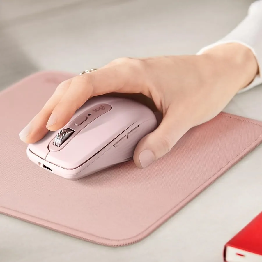 Close look at the Logitech Studio Series Small Mouse Pad, Anti-Slip 9x8 Inches, Darker build quality