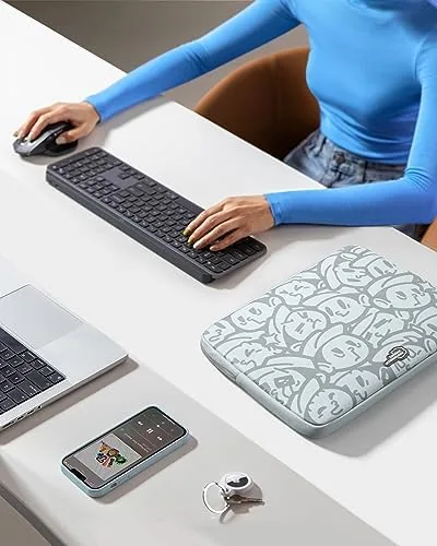 Close look at the tomtoc 360° Protective Laptop Sleeve for 13-inch MacBook Air M5/A3449 build quality