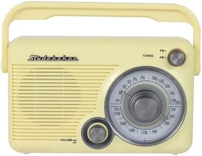 Close look at the Studebaker SB2002YL Portable AM/FM Radio with Headphone Jack and Aux-in build quality
