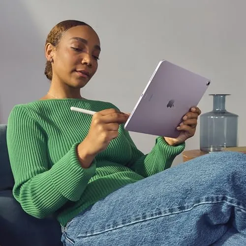 iPad Air 11 next to an iPad Pro 11 for screen comparison