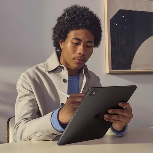 Comparison of the Apple Pencil Pro with an older Apple Pencil