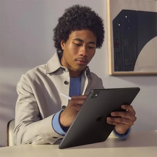 Close-up of the Ultra Retina XDR display on the iPad Pro 11 M4