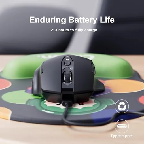 The Uineer mouse charging with the cable plugged in