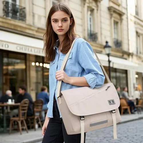 Close look at the Messenger Bags for Women 17 Inch Laptop Crossbody Bags for build quality