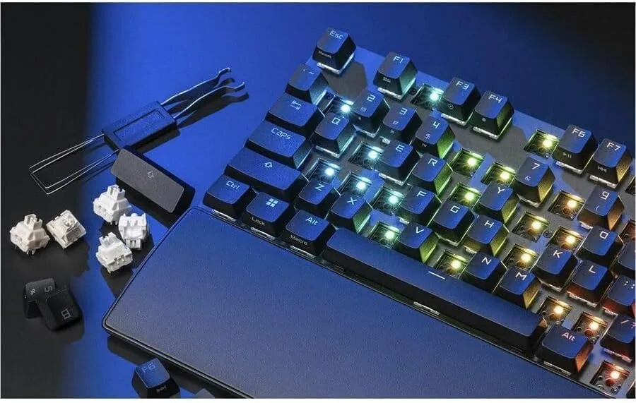 Close up of the aluminum top plate and keycap texture