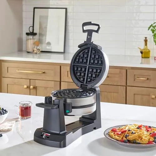 Close up of the browning dial and indicator lights on the Cuisinart waffle maker
