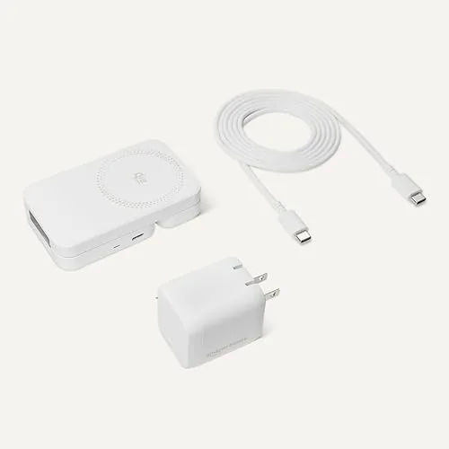 The Amazon Basics MagSafe Compatible 25W Fast Charging Qi2.2 Certified 3-in-1 in real use