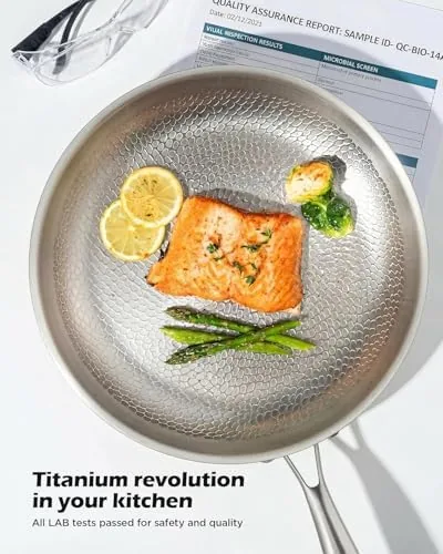 Close up of the hammered titanium texture inside the pan